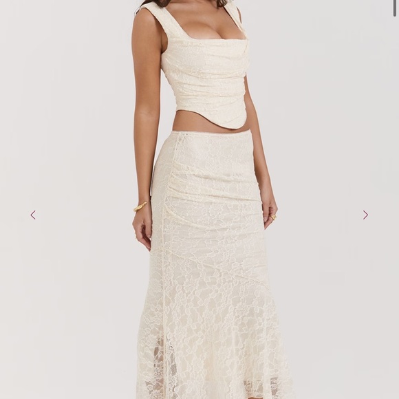 Elegant Cream Lace Therese Skirt - Picture 2 of 5